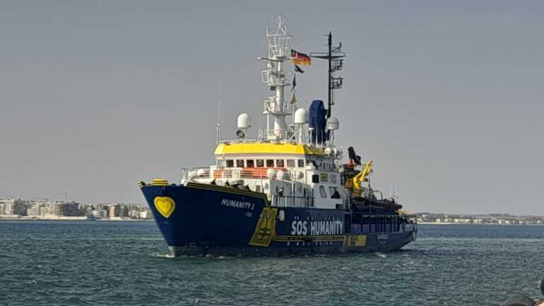Migranti soccorsi dalla Humanity, dei 291 naufraghi solo 111 sbarcano a Lampedusa gli altri a Bari