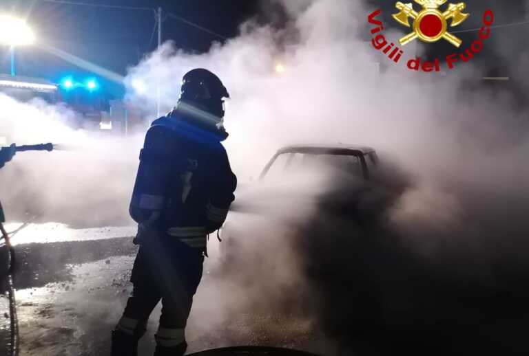 Ancora auto in fiamme nel Salento: ad Alliste distrutti due mezzi in una concessionaria