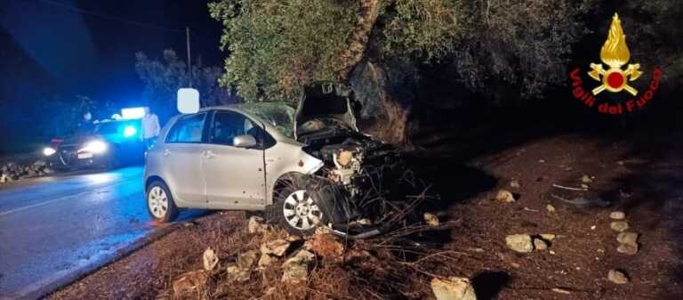 Auto contro un albero nel Brindisino: illesa la ragazza al volante