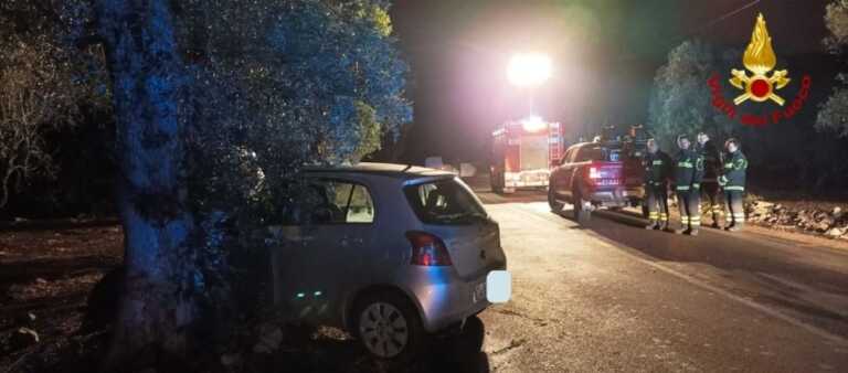 Galleria foto 'Auto contro un albero nel Brindisino: illesa la ragazza al volante' - foto 1