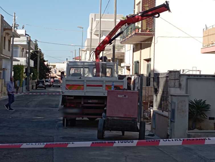Incidente sul lavoro a Taurisano: operaio incastrato tra un autocarro e una ringhiera. È grave