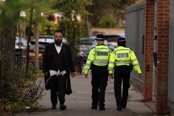 Israele, Londra blindata: chi ha bandiera Hamas viene arrestato