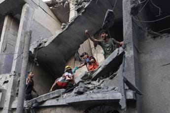 Israele, nave Usa intercetta missili da Yemen. Razzi da Libano e Gaza