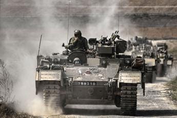 Israele verso “attacco coordinato via terra, cielo e mare”. Ucciso altro comandante Hamas