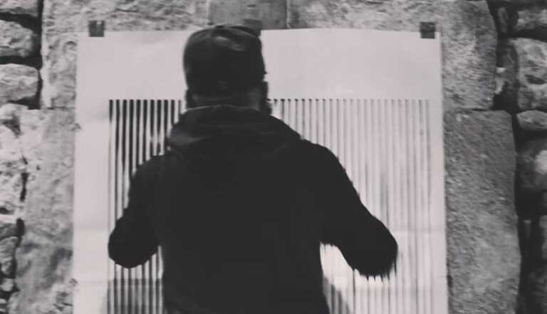 L’artista barlettano Kris Rizek scambiato per un teppista: aggredito a Biella mentre realizza un murale