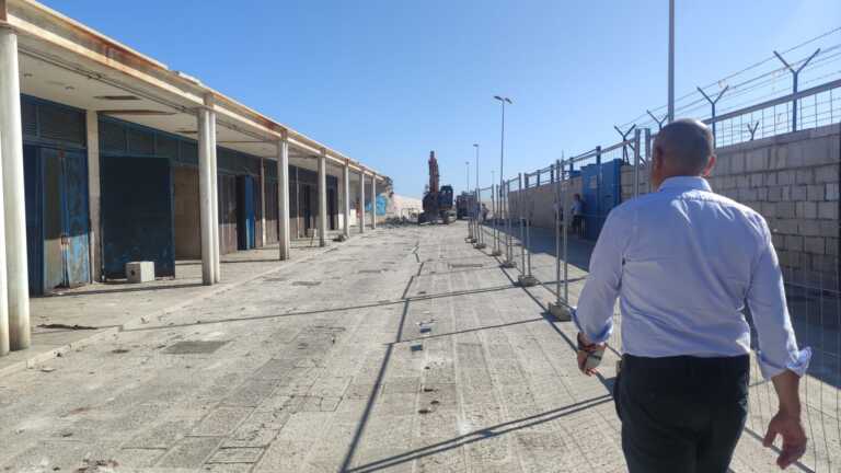 Galleria foto 'Riqualificazione del waterfront di Bari vecchia: via ai lavori per i nuovi frangiflutti sul molo Sant’Antonio' - foto 2