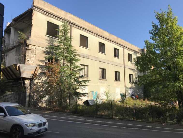Potenza, trovato un cadavere in un plesso in disuso dell’Azienda sanitaria locale: disposta l’autopsia