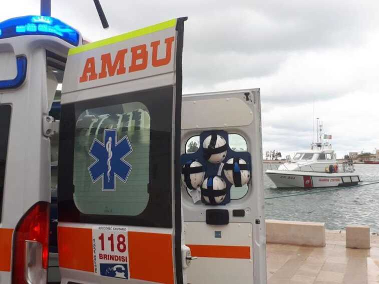 Ha un malore a bordo: pescatore soccorso dalla Guardia costiera a Brindisi