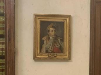 Galleria foto 'Napoleone ‘esiliato’ alla Camera, rimosso il quadro del ‘conquistatore d’Italia’' - foto 1