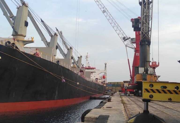 Poca sicurezza a bordo: nave per il trasporto del grano fermata in porto a Bari