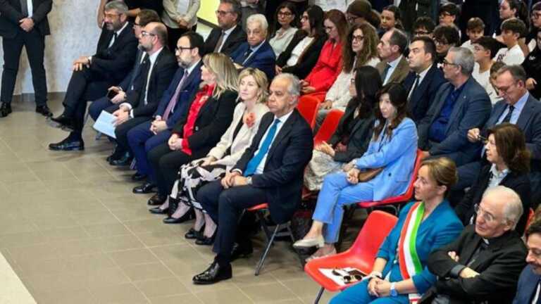 Piantedosi in Puglia, ad Andria incontra gli studenti: «Scuola presidio di legalità»
