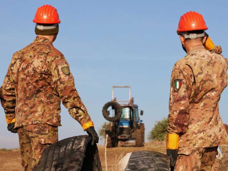 L’Esercito bonifica il Parco nazionale dell’Alta Murgia: recuperati 800 pneumatici – FOTO