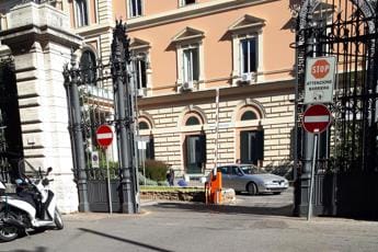 Galleria foto 'Roma, condizioni stazionarie per donna ferita da rottweiler caduto da finestra' - foto 1