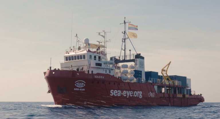 In arrivo al porto di Brindisi 106 migranti soccorsi dalla nave Sea eye: a bordo 40 minori