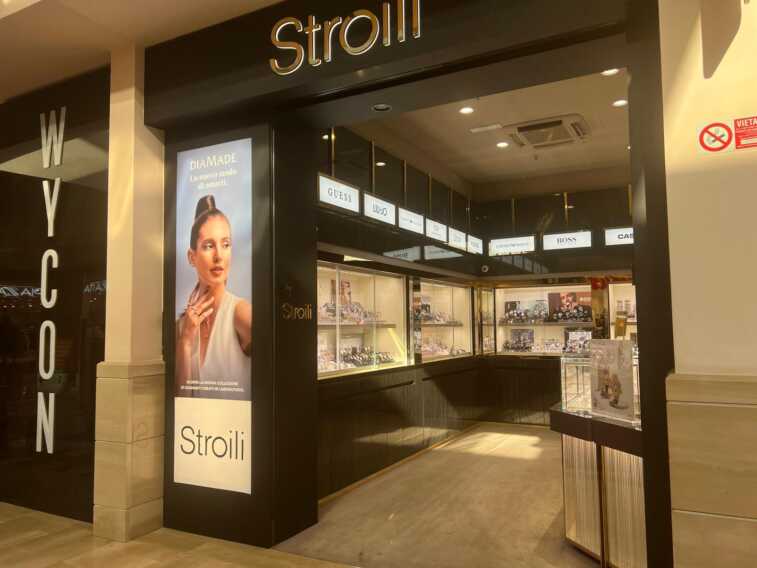 Tentato assalto a una gioielleria del centro commerciale a Surbo: arrestato 24enne
