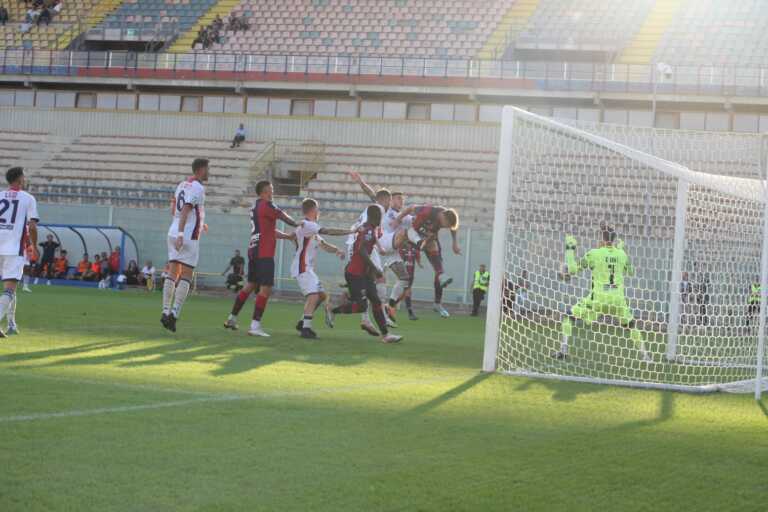Lo Iacovone porta bene anche deserto: il Taranto batte 2-1 il Crotone