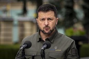 Ucraina-Russia, Zelensky: “Flotta Mosca sta lasciano la Crimea”