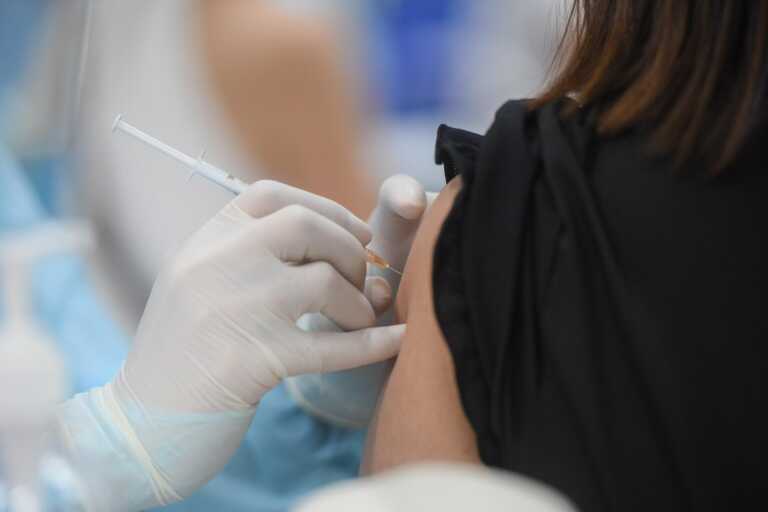 Covid, flop della campagna vaccinale per gli over 60: in Puglia e Basilicata è sotto la media nazionale