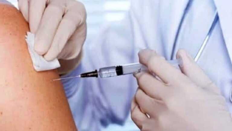 Vaccini Covid nelle farmacie pugliesi fino al 31 dicembre 2024: rinnovato l’accordo con la Regione