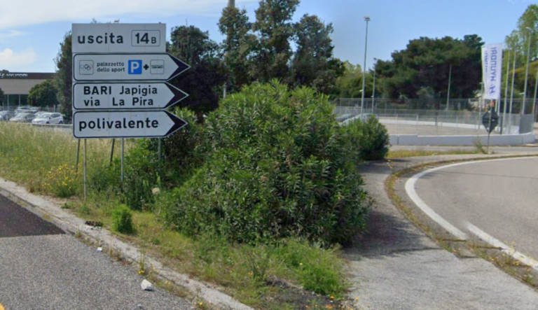 Bari, riapre la carreggiata in direzione Foggia: chiuso l’ingresso della statale 16 da via La Pira Bari, riapre la carreggiata in direzione Foggia: chiuso l’ingresso della statale 16 da via La Pira