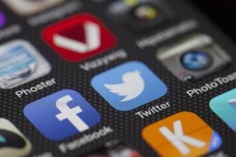 X (Twitter) può fallire, LinkedIn licenzia: i social network non reggono più?