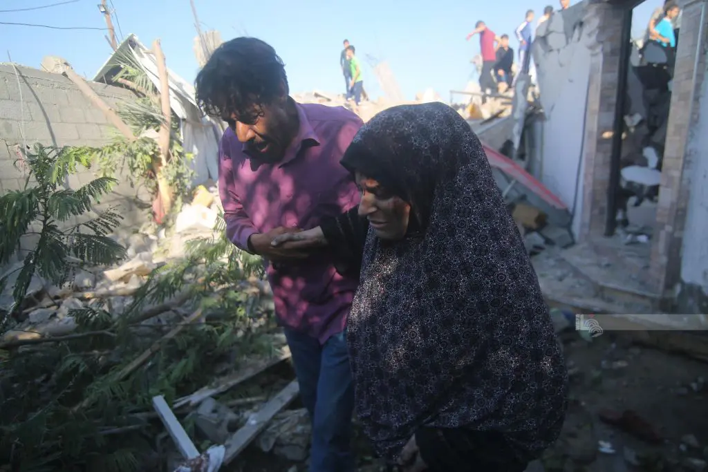 Galleria foto 'Medio Oriente, aperto valico di Rafah per primi stranieri e feriti. Usciti da Gaza i primi quattro italiani' - foto 1