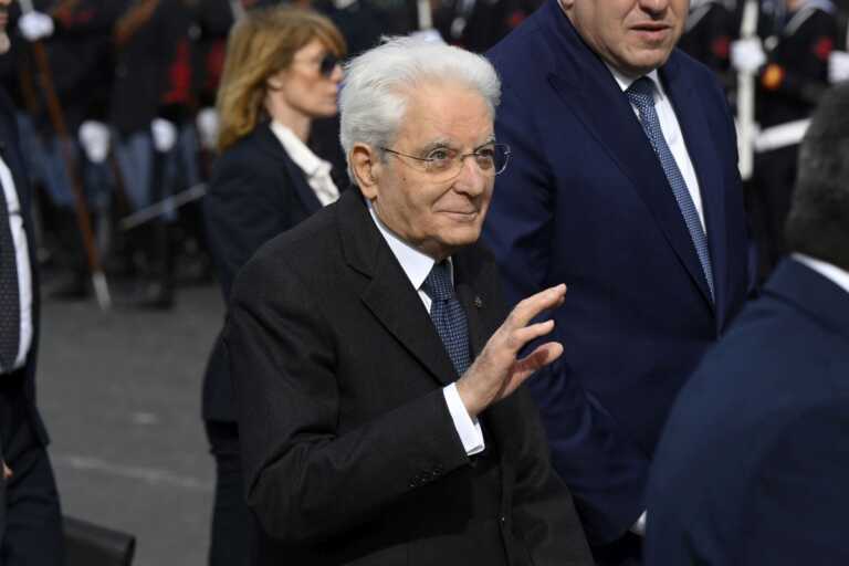 Galleria foto 'Mattarella “Nazione grata alle Forze Armate”' - foto 1
