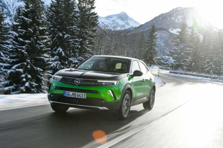 Guida confortevole anche sulla neve con Opel Mokka Electric