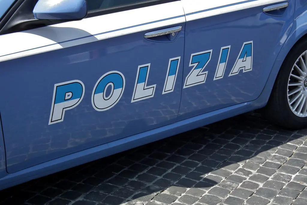 Galleria foto 'Arrestato per terrorismo in metropolitana a Milano, grida “Allah Akbar”' - foto 1