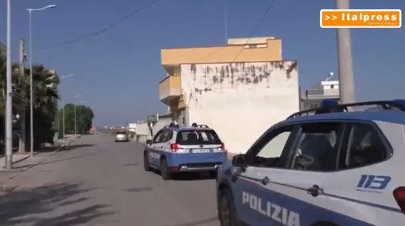 Galleria foto 'Controlli contro sfruttamento lavoro irregolare, in campo 300 agenti' - foto 1