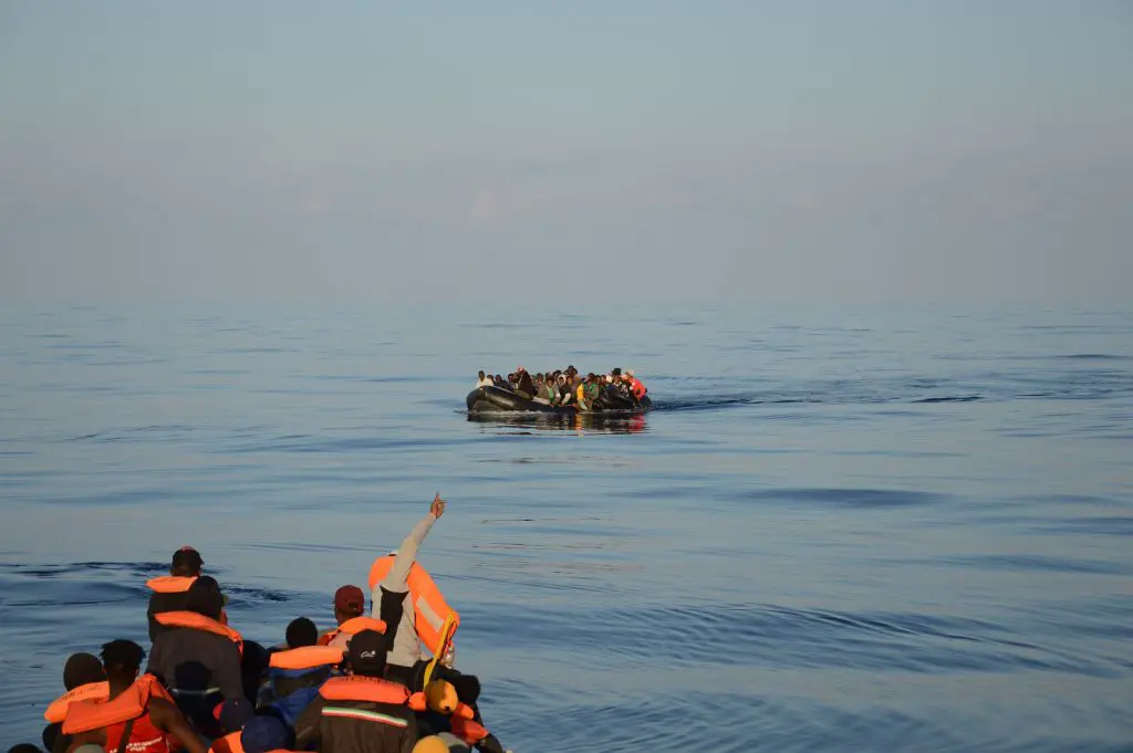 Galleria foto 'Lampedusa, notte di sbarchi. 900 migranti all’hotspot. Almeno 8 dispersi' - foto 1