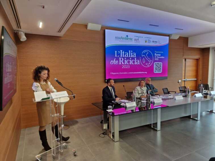 Galleria foto 'Riciclo rifiuti, Italia vicina ai target Ue. Da Assoambiente 10 proposte' - foto 1