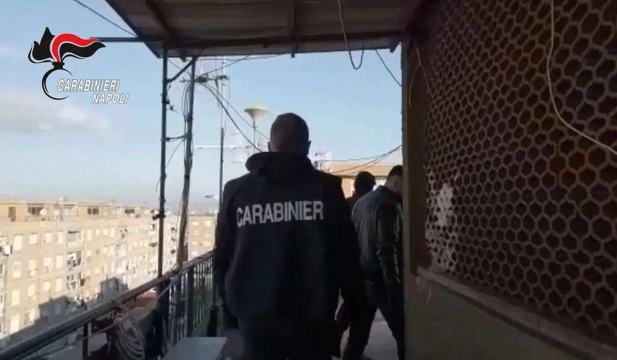 Galleria foto 'Camorra, blitz nella piazza di spaccio di Brusciano. 35 in carcere' - foto 1