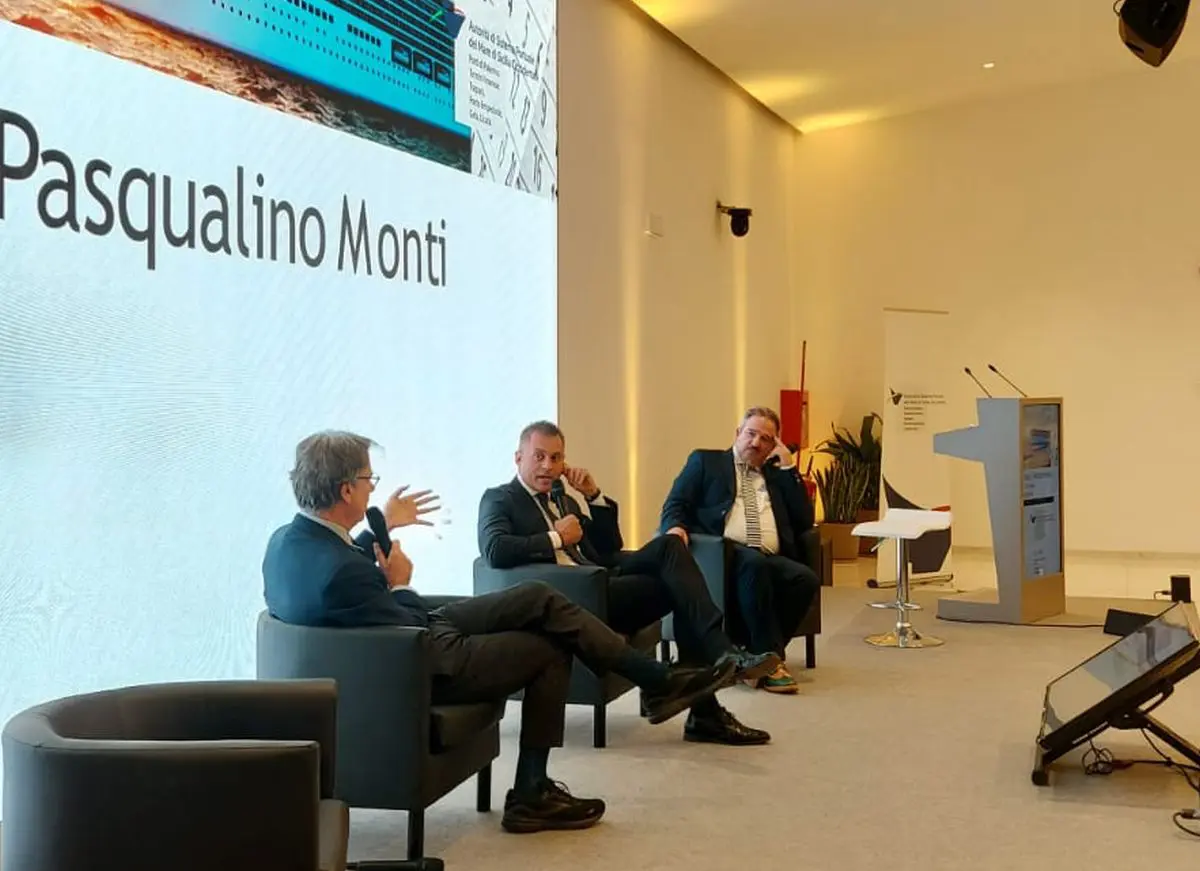 Galleria foto '“Noi, il Mediterraneo”, un’unica Spa per gestire la portualità italiana' - foto 1