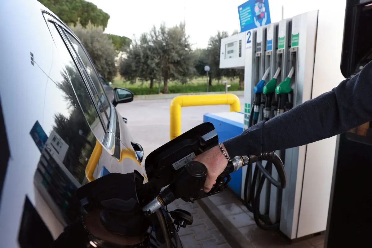 Galleria foto 'Mimit, per la benzina prezzo medio più basso dall’inizio del 2023' - foto 1