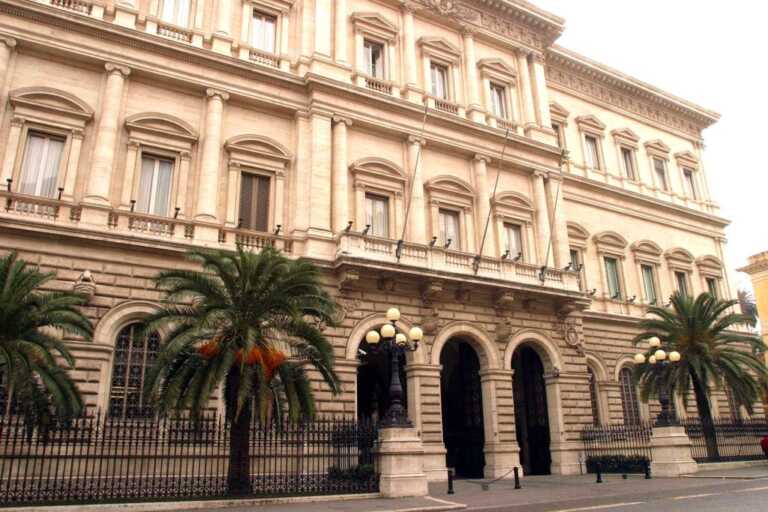Galleria foto 'Bankitalia, sul futuro pesano debito alto e il rischio di crescita bassa' - foto 1