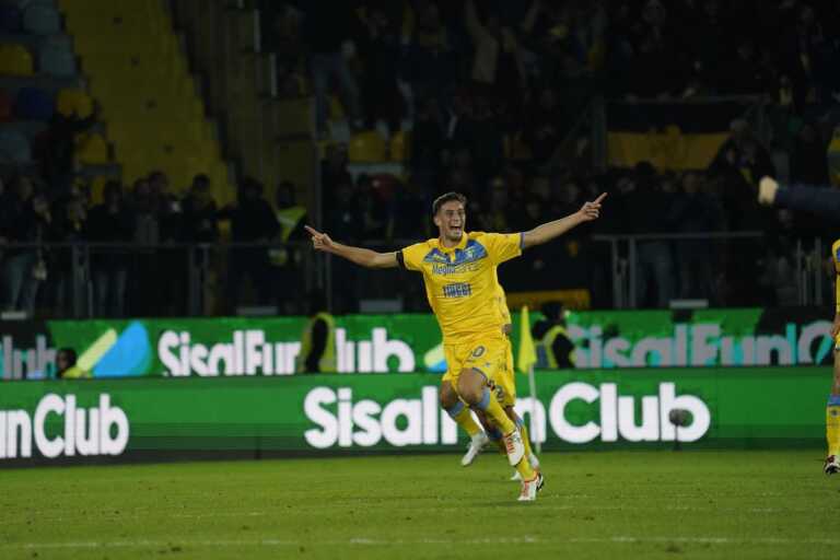 Galleria foto 'Monterisi nel recupero, il Frosinone batte 2-1 il Genoa' - foto 1