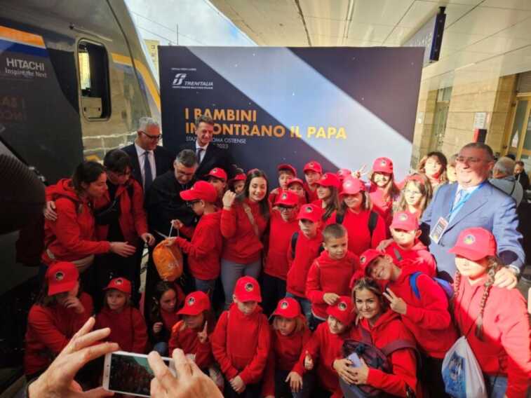 Galleria foto 'I bambini incontrano il Papa: a Roma 250 piccoli pugliesi e 50 lucani – FOTO' - foto 1