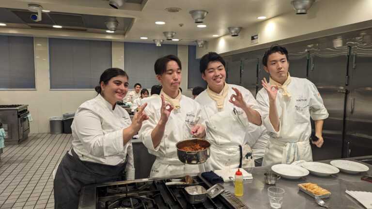 Giovani giapponesi a scuola di cucina pugliese con la chef salentina Solaika Marrocco – VIDEO