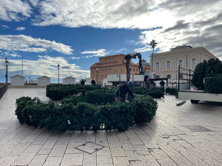 Natale a Bari: via agli allestimenti in piazza del Ferrarese. Il 6 dicembre l’accensione dell’albero