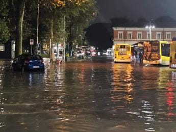 Galleria foto 'Alluvione Prato, in tre ore 200 mm di pioggia. Sindaco in città: “Uno choc”' - foto 1