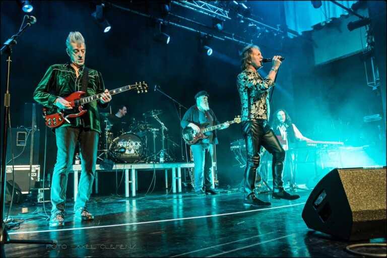 Due miti del rock britannico in concerto: French e Bolton a Mola con The Atomic Rooster