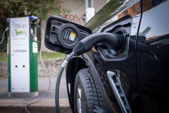 Galleria foto 'Auto elettriche? Ecco come guidarle con il freddo senza pensare alle batterie' - foto 1