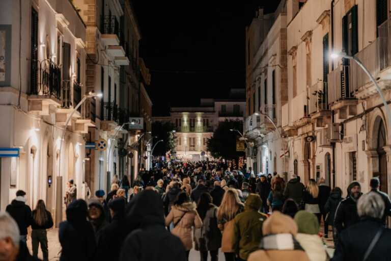 Noci capitale del gusto: nel fine settimana oltre 100mila persone a Bacco nelle gnostre