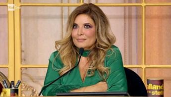 Galleria foto 'Ballando, Selvaggia Lucarelli e il “velo pietoso” su Teo Mamuccari' - foto 1