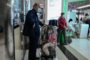 Galleria foto 'Bassetti contro no vax: “Boom di polmoniti è colpa loro”' - foto 1