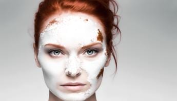 Galleria foto 'Bellezza senza fine: boom di collagene, creme e make-up per over 60' - foto 1