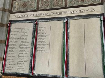 Galleria foto 'Berlusconi iscritto al Famedio, ‘pantheon’ milanesi al Cimitero monumentale' - foto 1