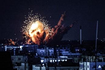 “Bomba atomica su Gaza è opzione”: ministro Israele choc, Netanyahu lo caccia
