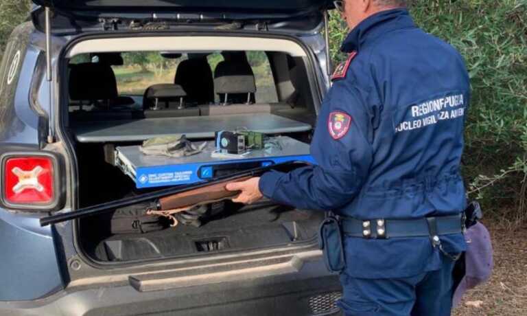 Richiami per selvaggina e armi modificate: denunciati 3 bracconieri nel Tarantino